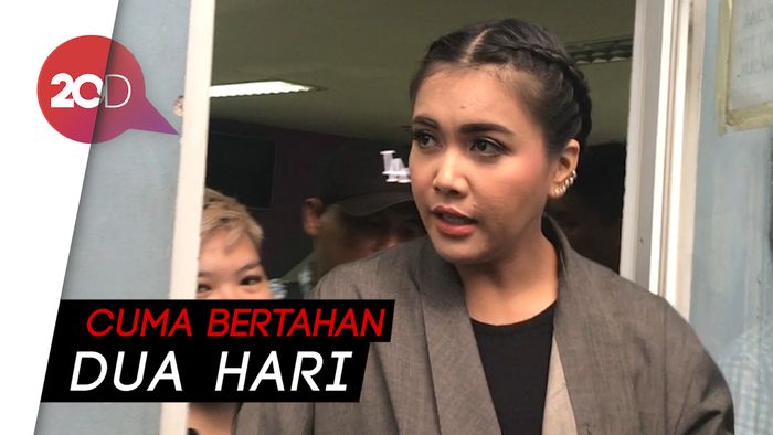 Shakira Putri Denada Tak Sanggup Lihat Dirinya di Kaca