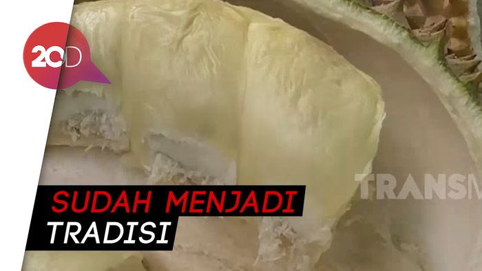 Wah, Ada 2.000 Durian Dibagikan Gratis Nih..