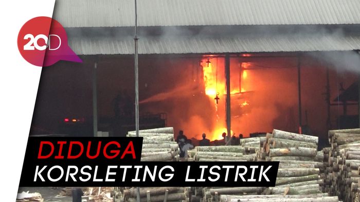 10 Orang Terluka Akibat Kebakaran Pabrik Kayu di Lumajang