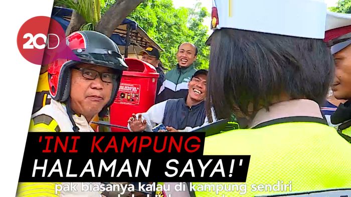 Bonceng Istri Tanpa Helm, Bakamsi Menolak Ditilang