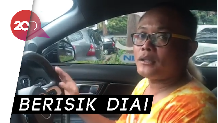 Ketika Sule Berantem dengan Mesin Tiket Parkir
