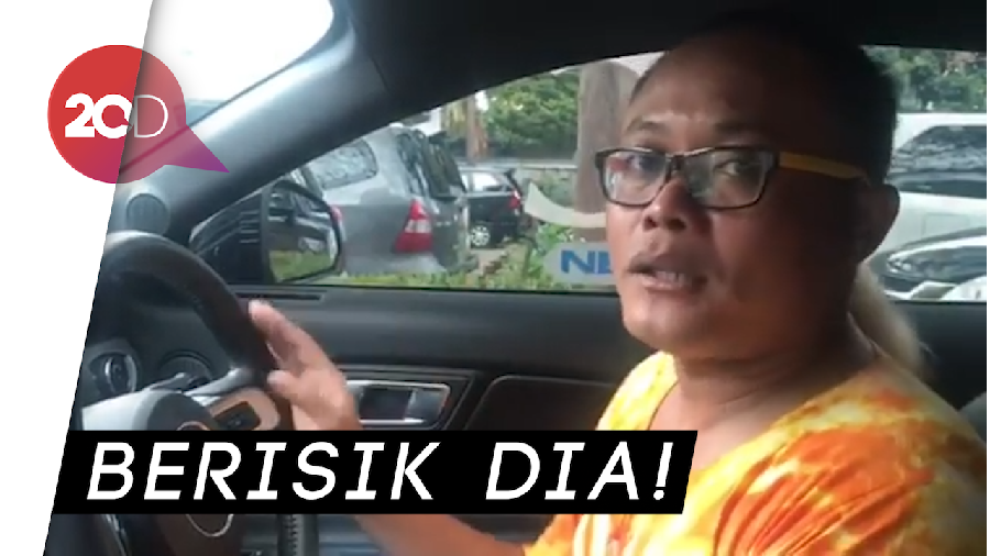 Ketika Sule Berantem dengan Mesin Tiket Parkir
