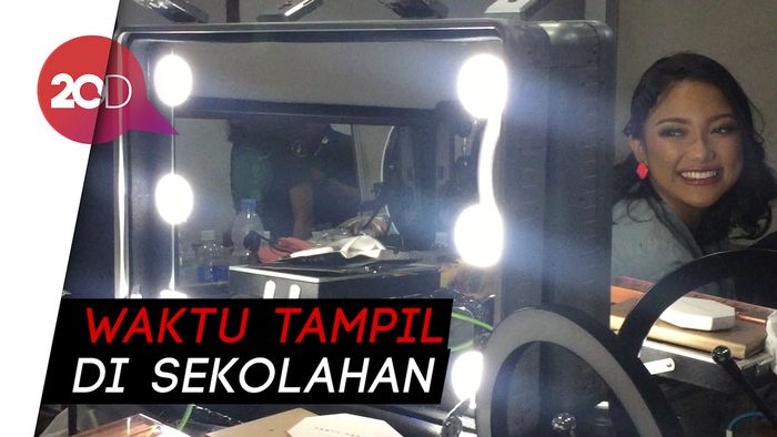 Marion Jola Buka Suara Soal Aksi Panggungnya Saat Buka Baju