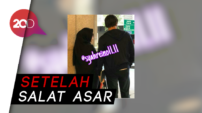 Syahrini dan Reino Barack Tertangkap Kamera di Masjid Singapura