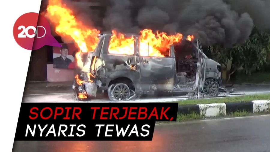 Usai Isi Bensin dengan Tangki Modifikasi, Minibus Ludes Terbakar