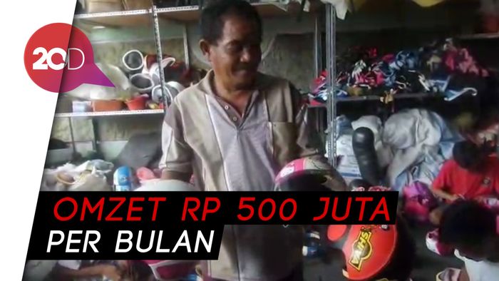  Banting Stir Jadi Pengusaha Helm, Petani Ini Raup Ratusan Juta