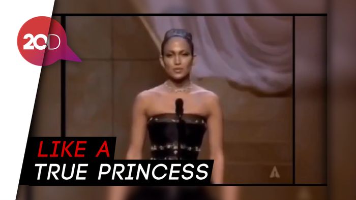 Woman in Black! Jennifer Lopez Throwback Oscar Tahun 1999