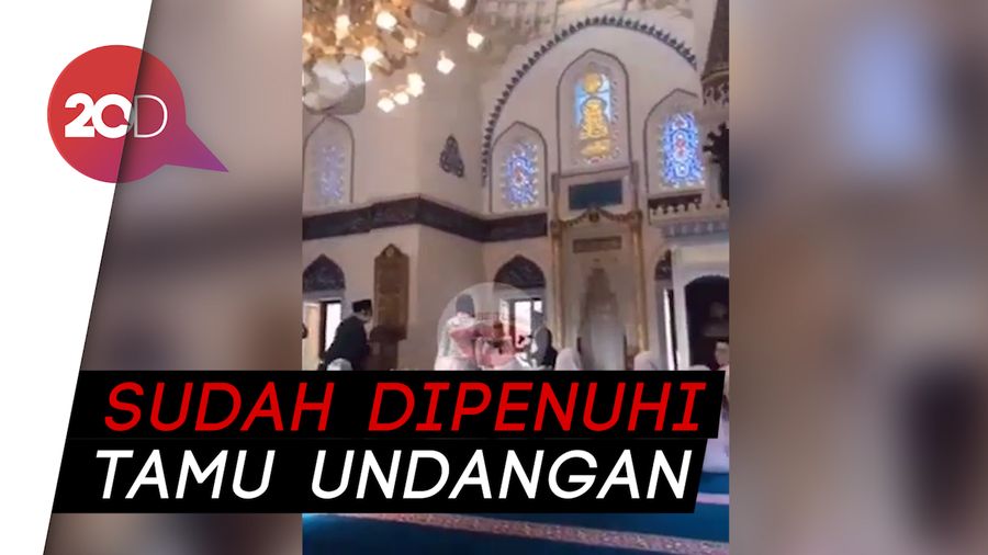 Suasana Akad Syahrini-Reino Barack di Dalam Masjid Camii