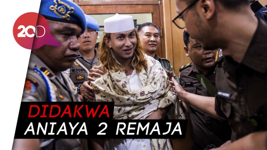Senyum Habib Bahar di Sidang Perdana Kasus Penganiayaan