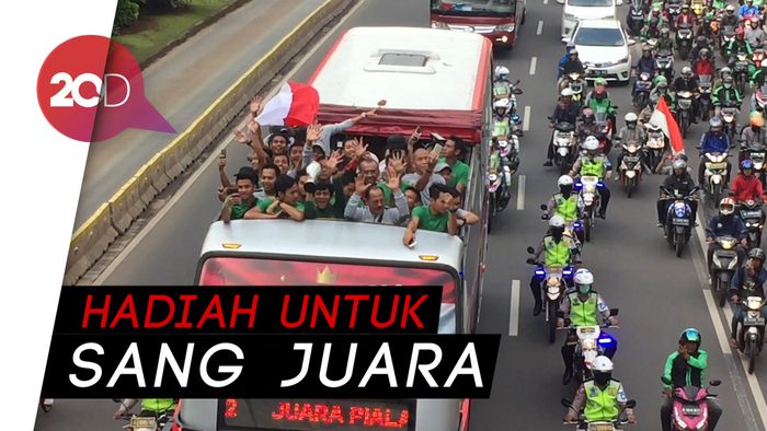 Serunya Garuda Muda Diarak Hingga Istana Negara