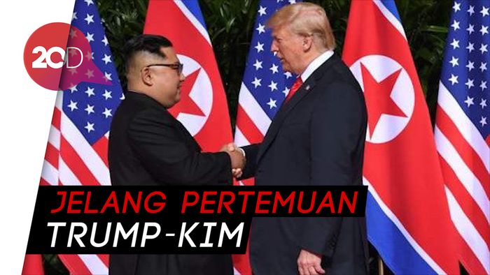 Warga Sambut Kedatangan Trump di Vietnam