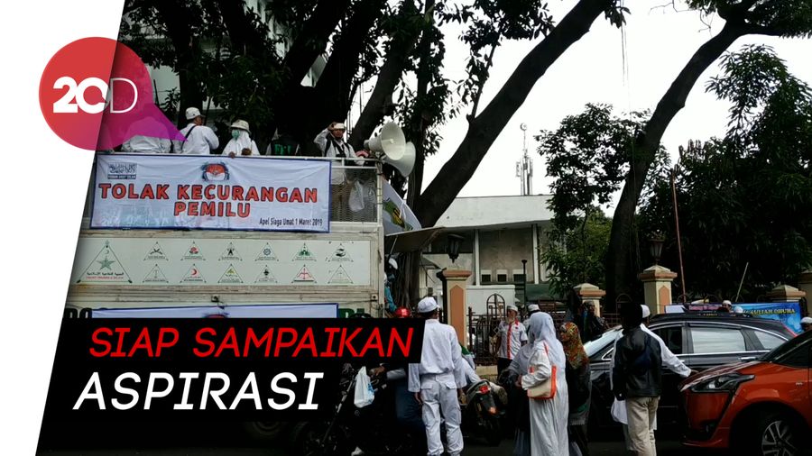 Massa FUI Putihkan KPU