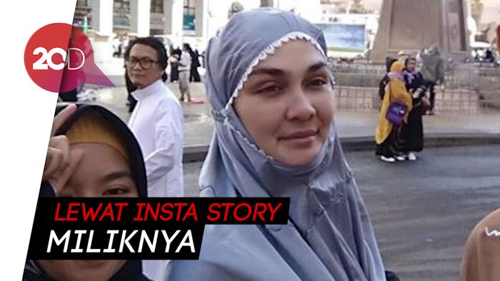 Pasca Syahreino Nikah, Luna Maya Tunjukkan Kebahagiaan Saat Umroh