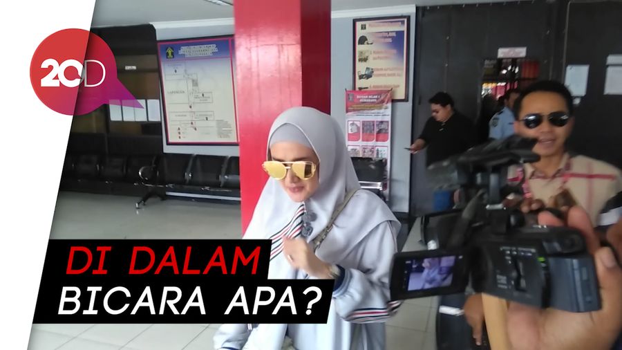 Usai Jenguk Ahmad Dhani, Mulan Jameela Diam Seribu Bahasa