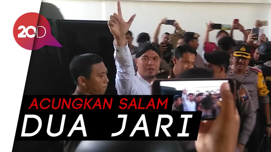 Ahmad Dhani Teriak Merdeka, Mulan Diam Seribu Bahasa