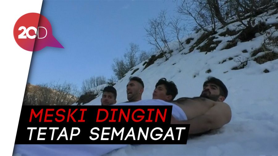 Brrr...! Para Karateka di Irak Latihan di Atas Salju