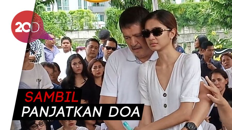 Isak Tangis Mikha Tambayong Lihat Ibunda Dikebumikan 