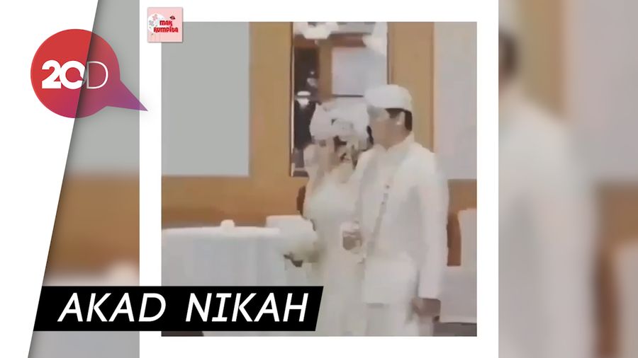 Syahrini dan Reino Tampil dengan Pakaian Adat di Pernikahan