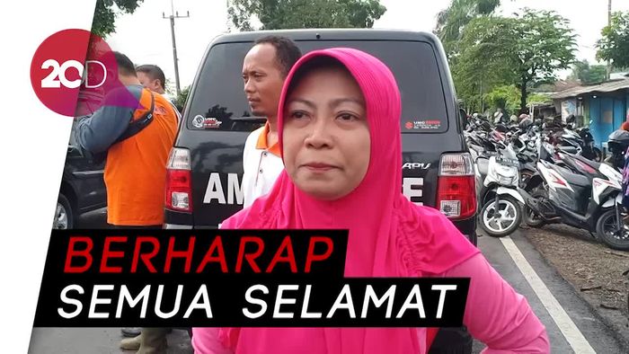 Hiks! Baru Melahirkan, Anak Ibu Ini Terkepung Banjir Madiun