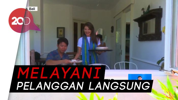 Gaya Tamara Bleszynski Jualan Warung Nasi di Bali