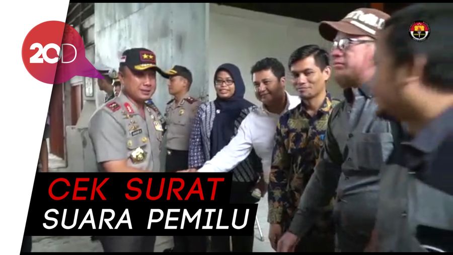 Polda Jabar Pastikan Proses Pelipatan Surat Suara Pemilu Lancar