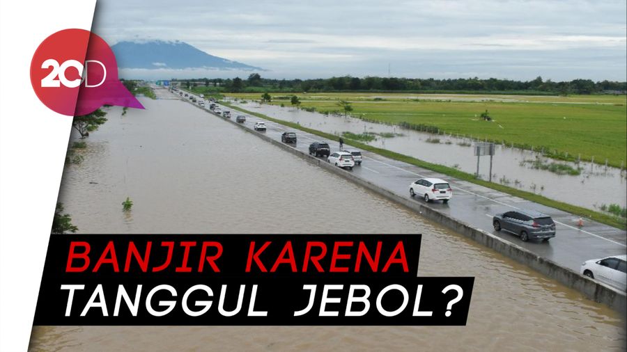 Becek-becekan, Khofifah Tinjau Banjir di Tol Madiun