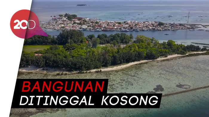 Ada Makam di Balik Pesona Bahari Pulau Karya