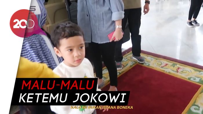 Seru Banget Rafathar Main ke Istana Bogor