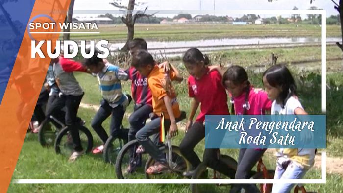 Anak Pengendara Roda Satu, Kudus, Jawa Tengah 