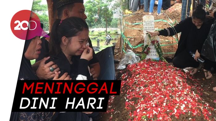 Ayah Putri Titian Sempat Sesak Napas Sebelum Meninggal