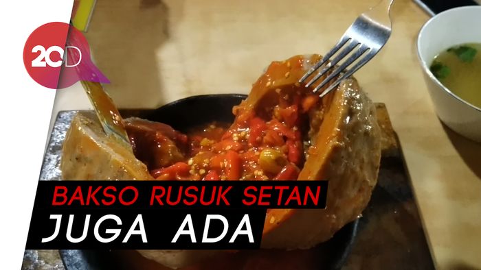 Bakso Lava Berlumur Cabai yang Pedas Gila, Berani Coba?