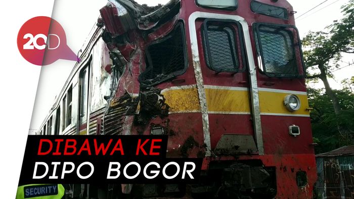 Djoko Tingkir Evakuasi 3 Gerbong KRL ke Depo Bogor