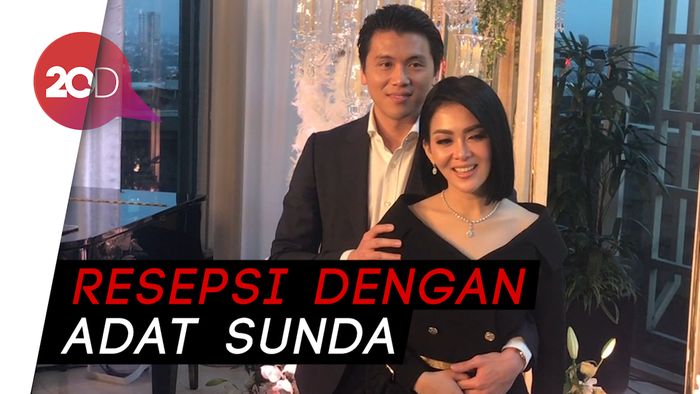 Reino Cerita Soal Proses Bakakak, Syahrini: Saya Suka yang Besar