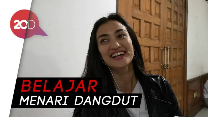 Akting Jadi Perempuan Malam, Atiqah Hasiholan Tak Kesulitan