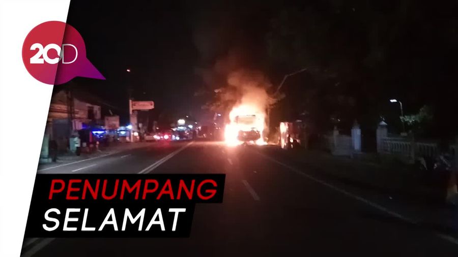 Tabrak Warga, Bus Dibakar Massa di Sleman