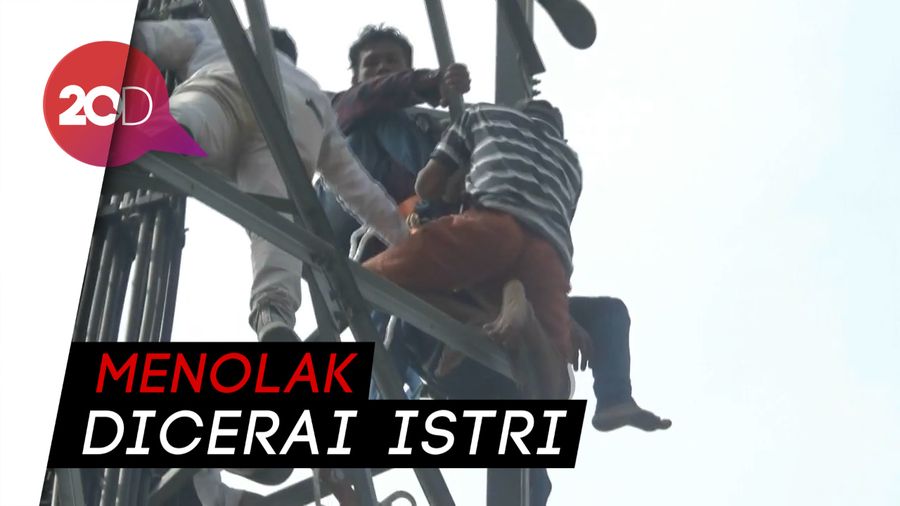 Aksi Wakil Bupati Naik Tower Gagalkan Ayah-Anak Bunuh Diri