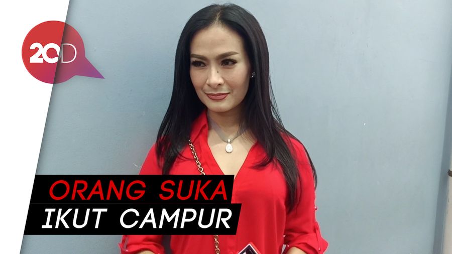 Heboh Syahrini Dekat dengan Pak Haji, Iis Dahlia: Namanya Juga Gosip