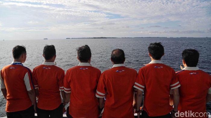 Mereka Terombang-ambing di Laut demi Masyarakat Kepulauan