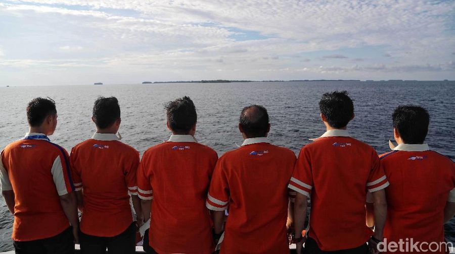 Mereka Terombang-ambing di Laut demi Masyarakat Kepulauan