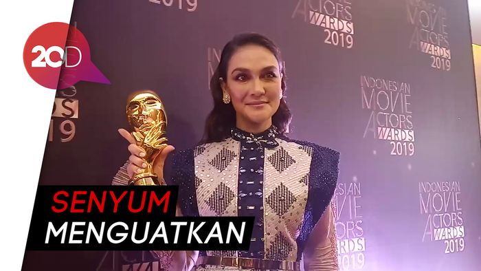 Reaksi Luna Maya Ditanya Pernikahan Syahrini-Reino Barack