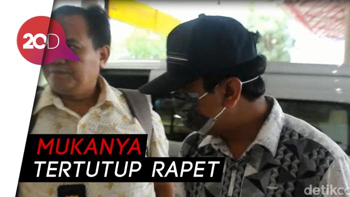 Gaya Ketum PPP Rommy Sebelum Diterbangkan ke Jakarta