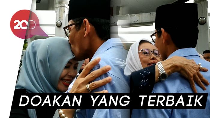 Sebelum Berdebat, Sandi Kiss-kiss Istri dan Peluk Ibunda