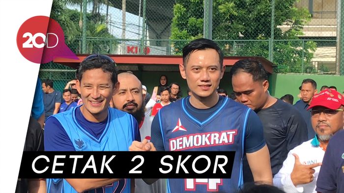 Jelang Debat Cawapres, Sandi dan AHY Main Basket Bareng 