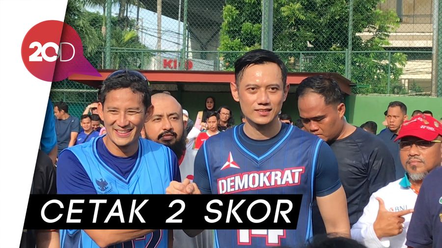 Jelang Debat Cawapres, Sandi dan AHY Main Basket Bareng 