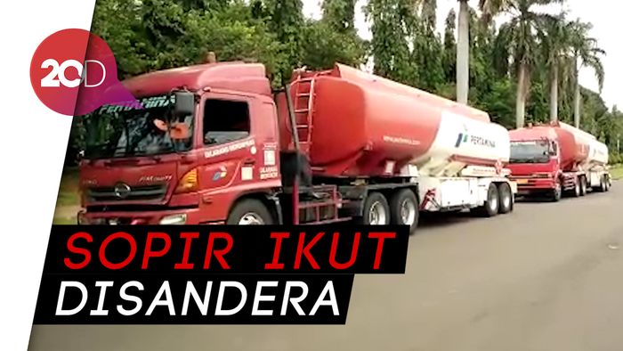 Mobil Tangki Pertamina Dibajak ke Depan Istana