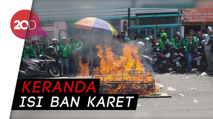 Gara-gara Tak Ditemui Perwakilan Go-Jek, Driver Ojol Bakar Keranda