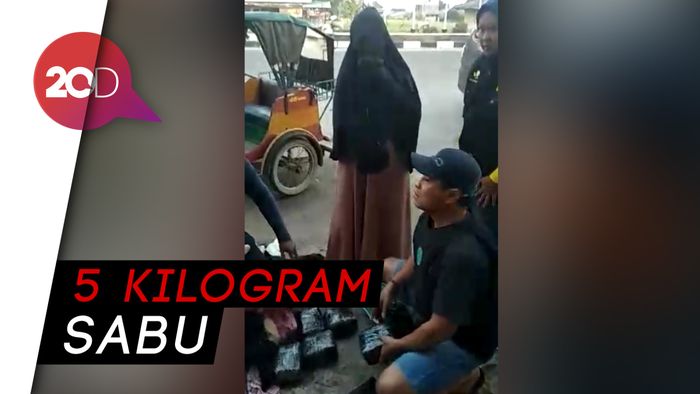 Wadidaw! Ada Emak-emak Ketangkap Bawa Narkoba