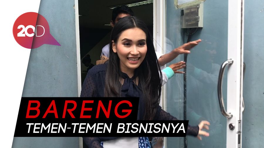  Ibunya Diundang ke Markas PBB, Ini Kata Ayu Ting Ting