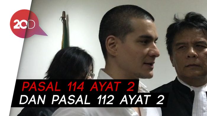Ditegur Hakim dan Didakwa 2 Pasal, Steve Emmanuel Ajukan Eksepsi 