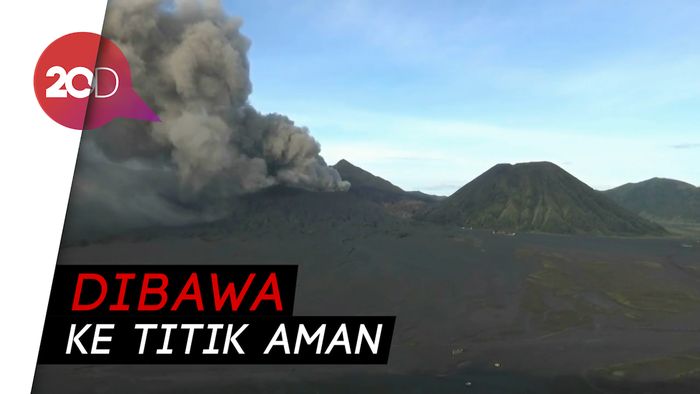 Nekat Naik Gunung Bromo, 2 Wisatawan Jerman Diminta Turun